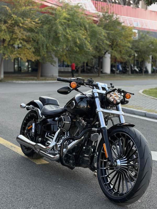 二手哈雷戴维森突破者 Breakout