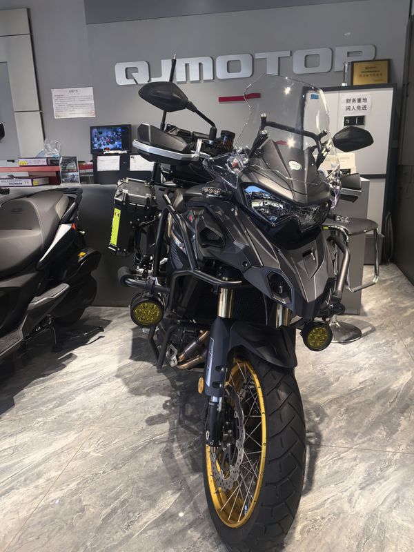 二手贝纳利TRK552