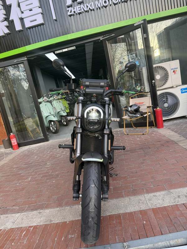 二手贝纳利幼狮 Leoncino 250