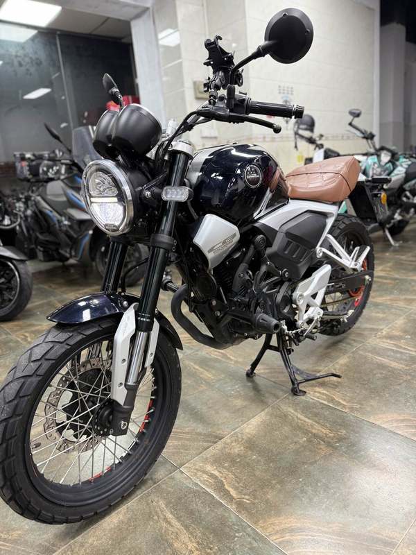 二手五羊本田鸷道 CB190SS