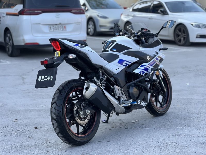 二手豪爵铃木GSX250R