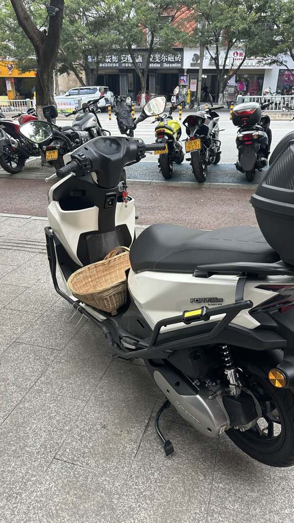 二手QJMOTOR鸿150RS