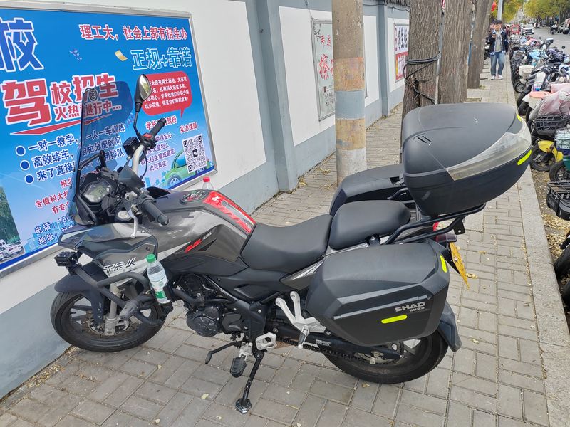 二手贝纳利金鹏 TRK251