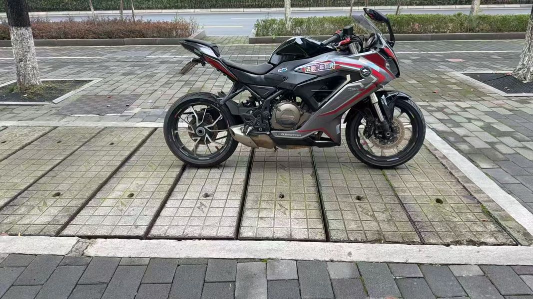 二手QJMOTOR赛400