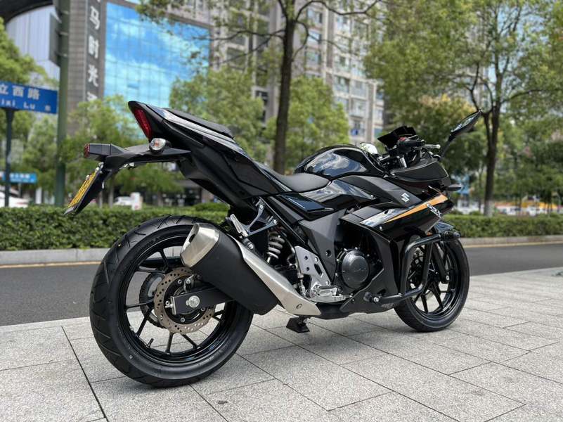 二手豪爵铃木GSX250R