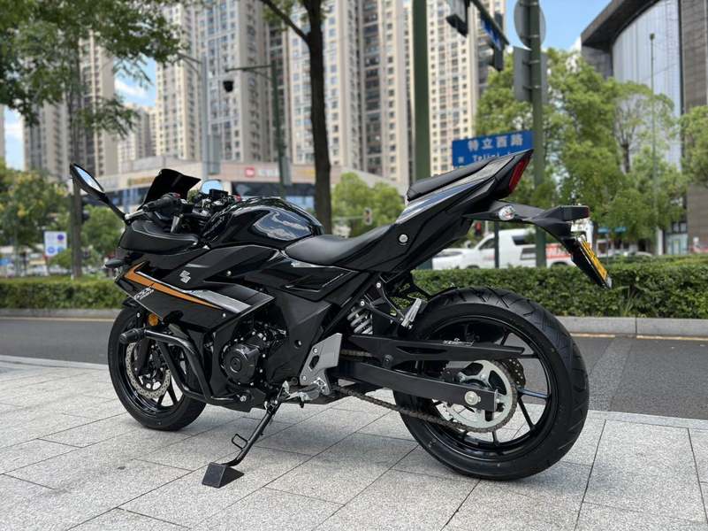 二手豪爵铃木GSX250R