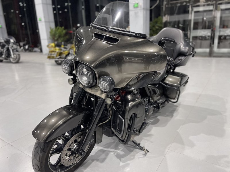 二手哈雷戴维森旗舰滑翔  Limited