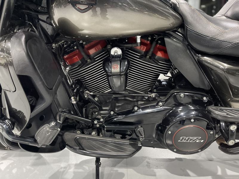 二手哈雷戴维森旗舰滑翔  Limited