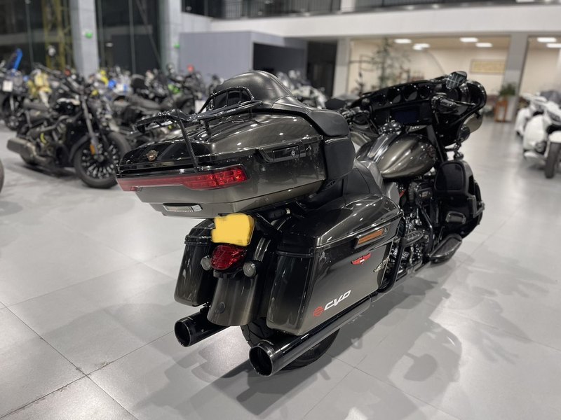 二手哈雷戴维森旗舰滑翔  Limited