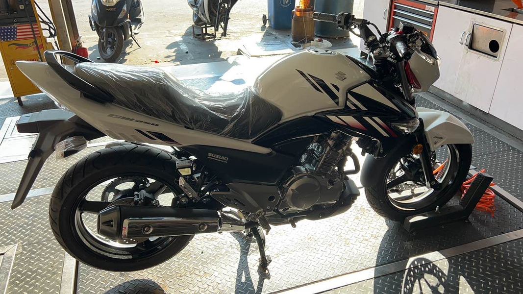 二手豪爵铃木骊驰 GW250