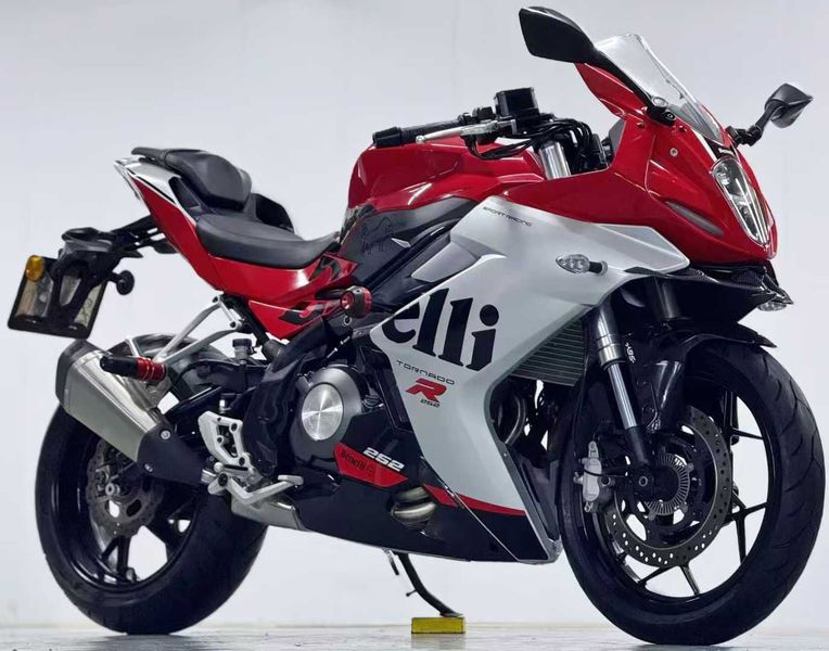 二手贝纳利龙卷风 Tornado 252R