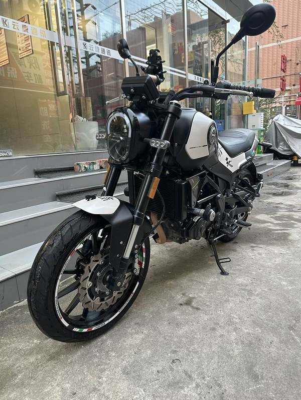 二手贝纳利幼狮 Leoncino 250