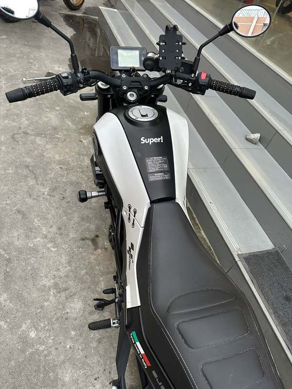 二手贝纳利幼狮 Leoncino 250