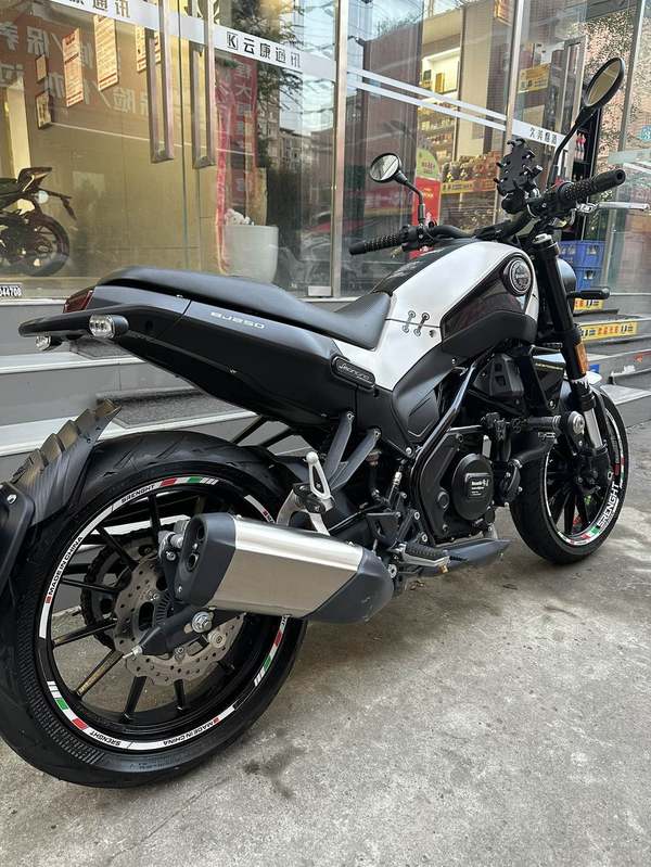 二手贝纳利幼狮 Leoncino 250