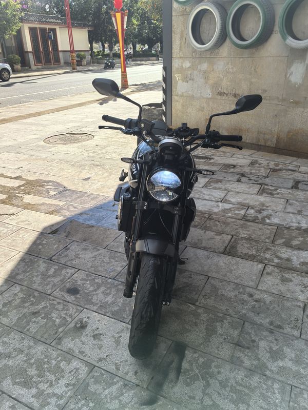 二手凯旋Trident 660