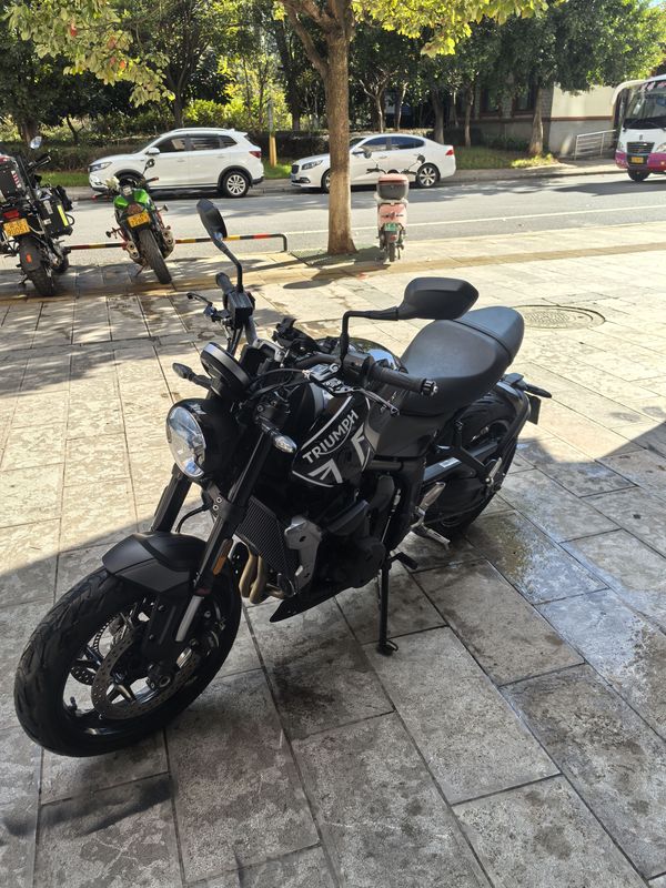 二手凯旋Trident 660