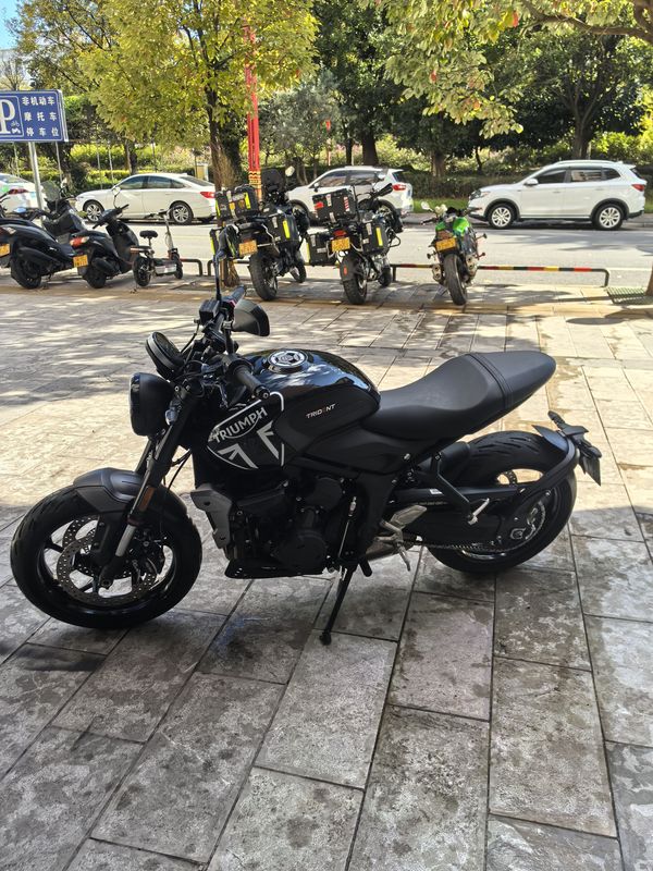 二手凯旋Trident 660