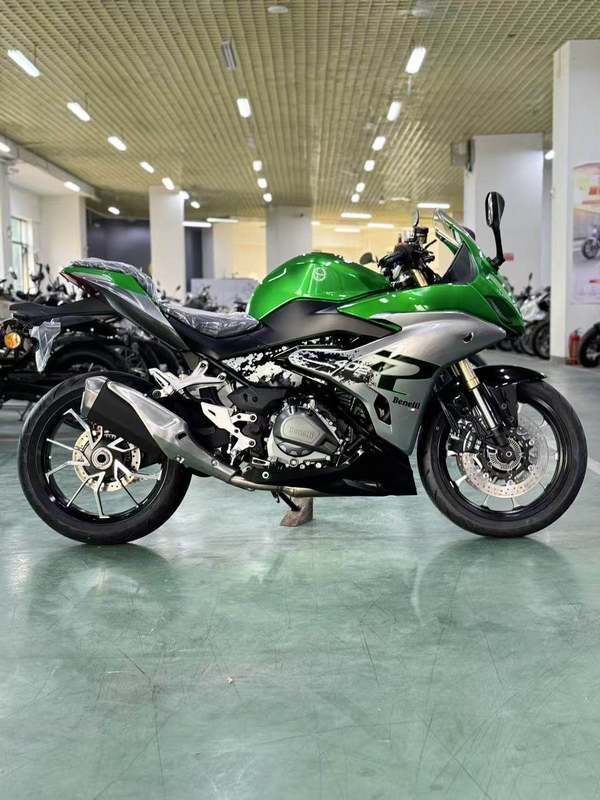 二手贝纳利龙卷风 Tornado 402R