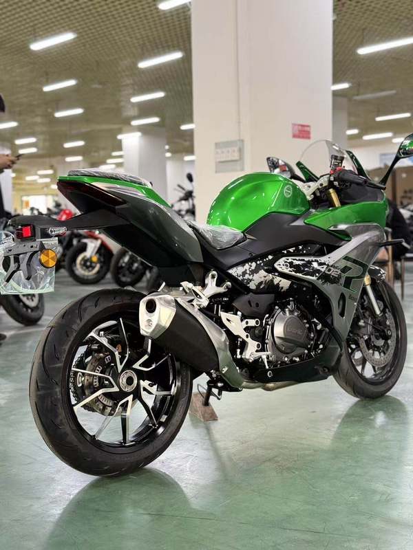 二手贝纳利龙卷风 Tornado 402R