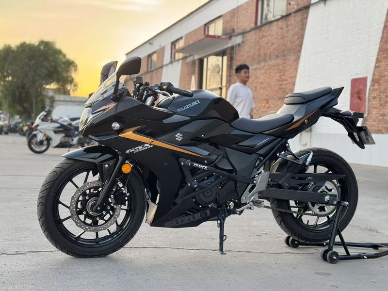 二手豪爵铃木GSX250R