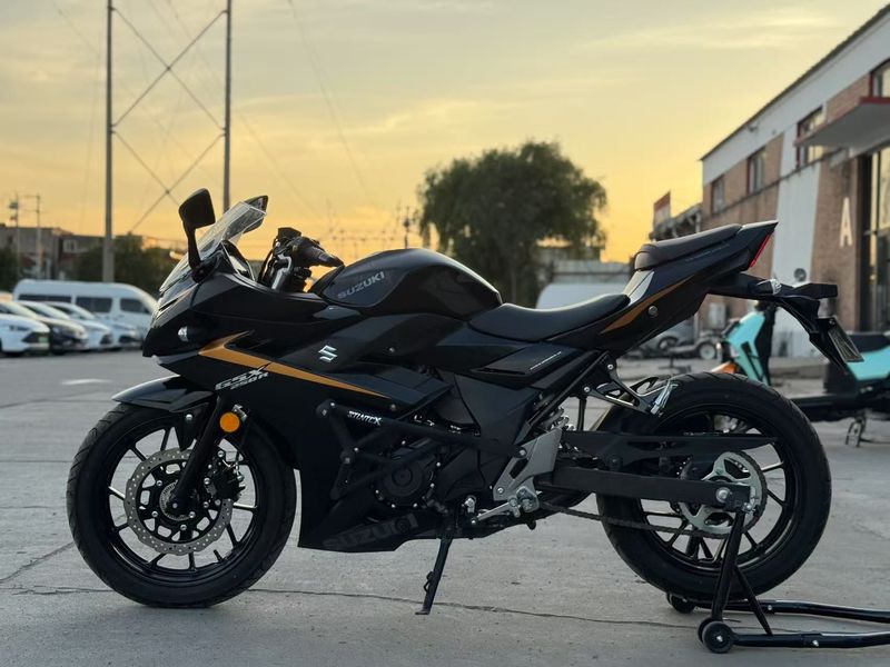 二手豪爵铃木GSX250R