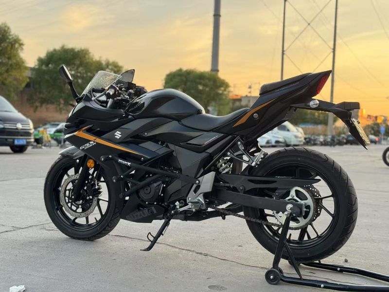 二手豪爵铃木GSX250R