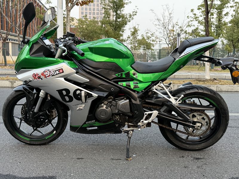 二手贝纳利龙卷风 Tornado 252R