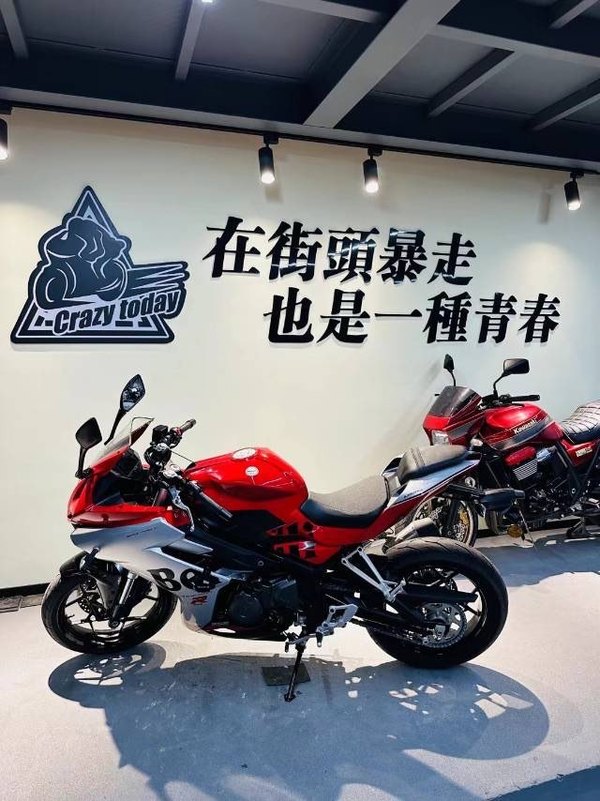 二手贝纳利龙卷风 Tornado 252R