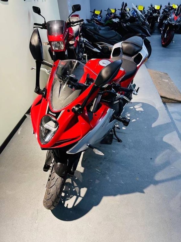 二手贝纳利龙卷风 Tornado 252R