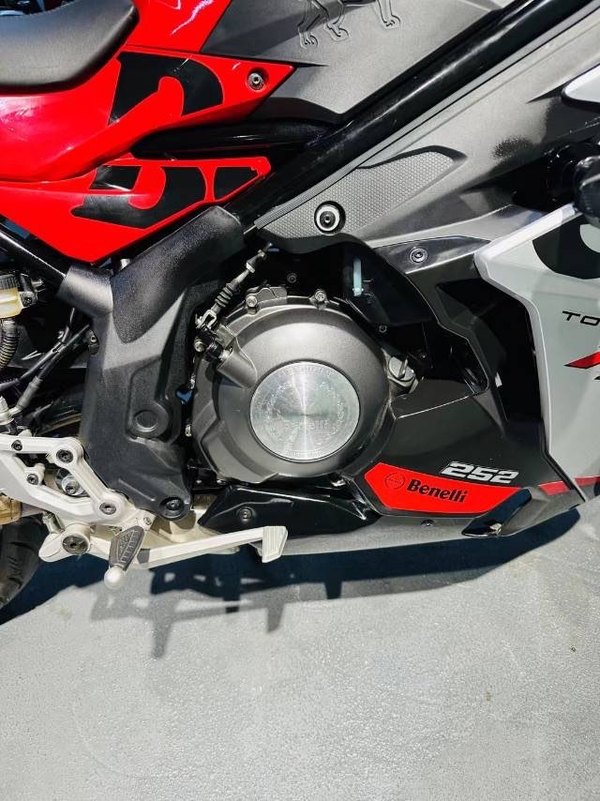 二手贝纳利龙卷风 Tornado 252R