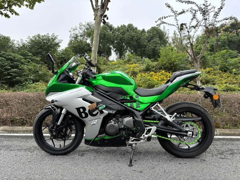 二手贝纳利龙卷风 Tornado 252R