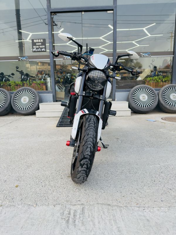 二手凯旋Trident 660