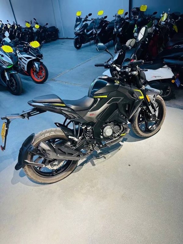 二手贝纳利小迅龙 BN150S