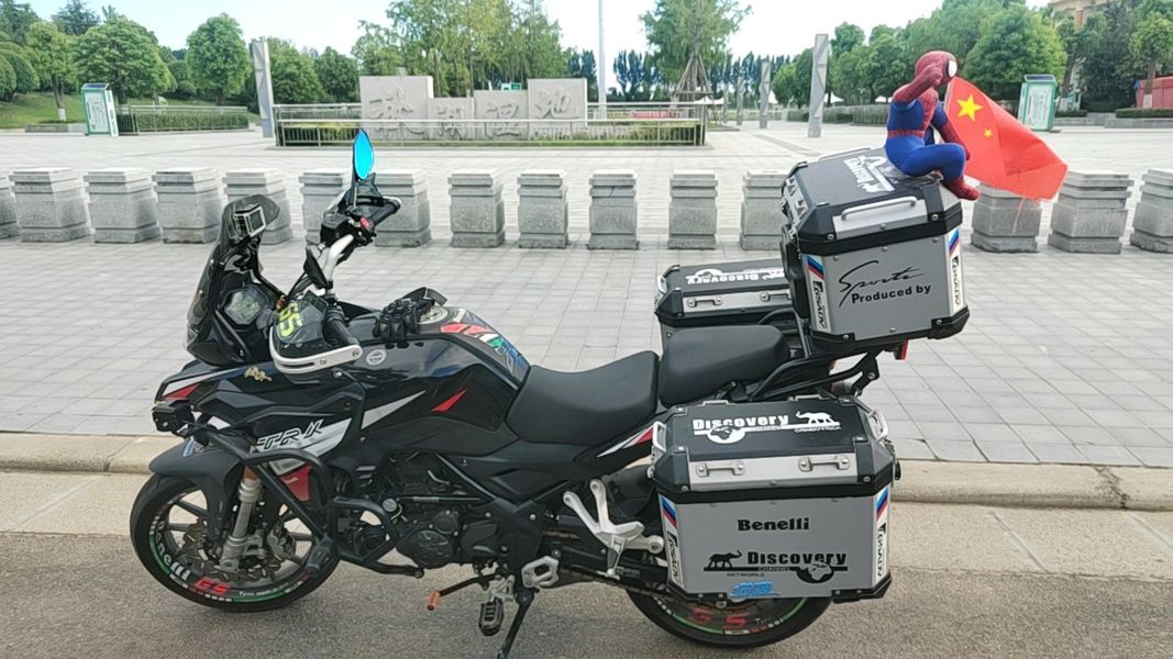 二手贝纳利金鹏 TRK251