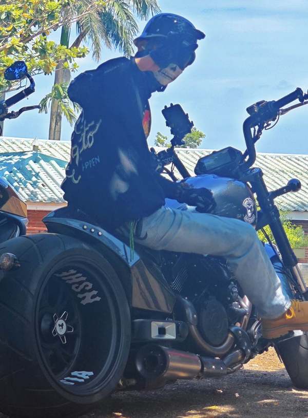 二手香帅金刚狼800S