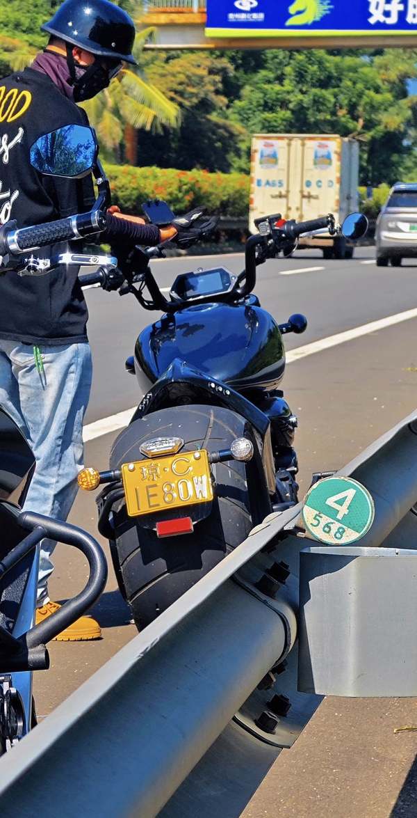 二手香帅金刚狼800S