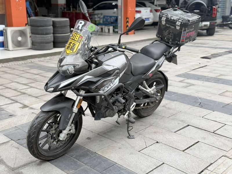 二手贝纳利金鹏 TRK251