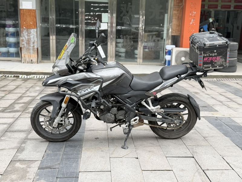 二手贝纳利金鹏 TRK251
