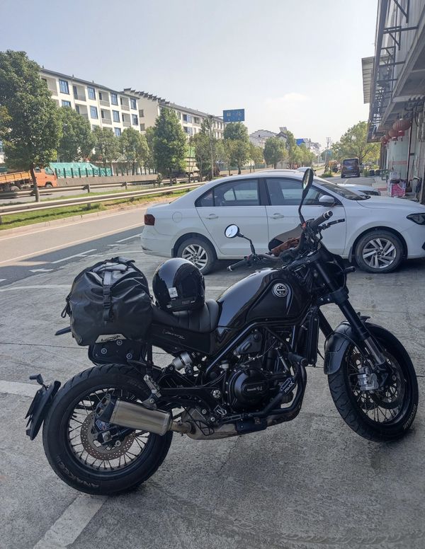 二手贝纳利幼狮 Leoncino 500