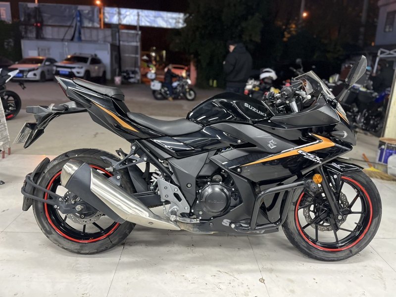 二手豪爵铃木GSX250R
