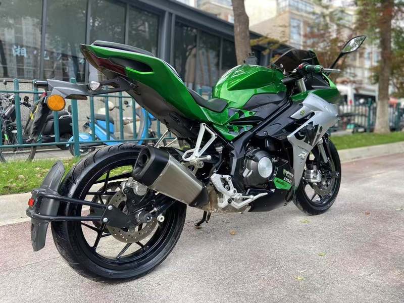 二手贝纳利龙卷风 Tornado 252R