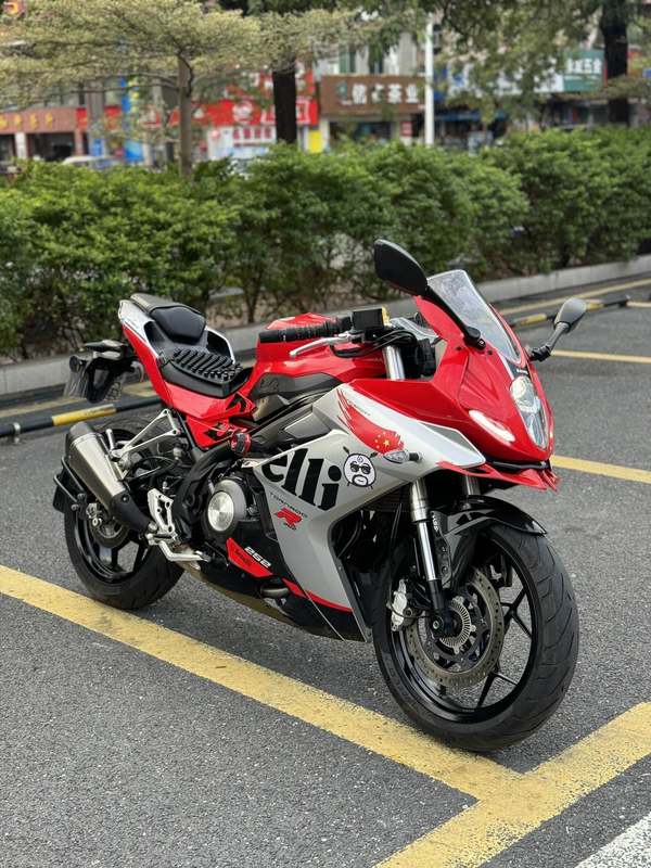 二手贝纳利龙卷风 Tornado 252R