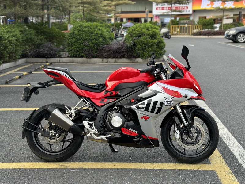 二手贝纳利龙卷风 Tornado 252R