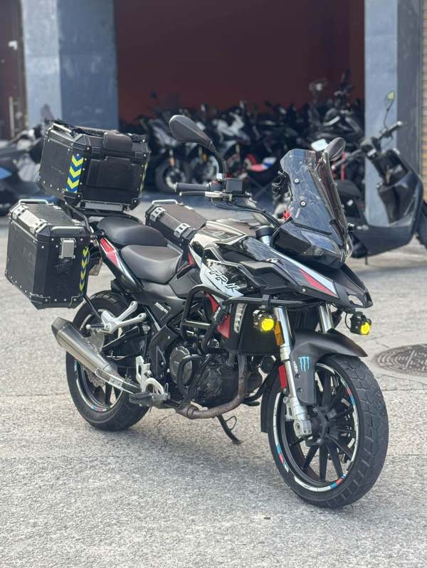 二手贝纳利金鹏 TRK251