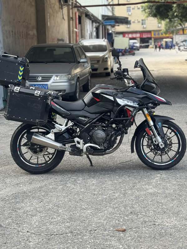 二手贝纳利金鹏 TRK251