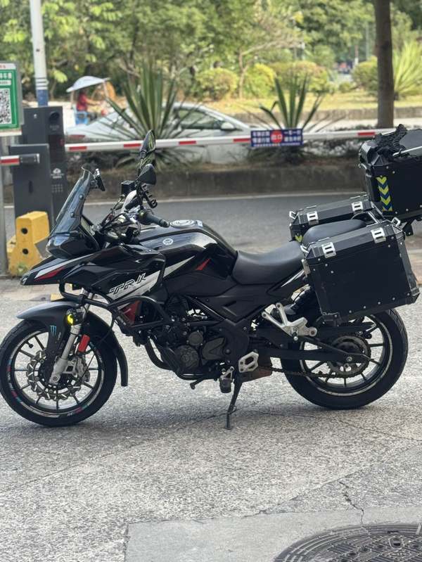 二手贝纳利金鹏 TRK251