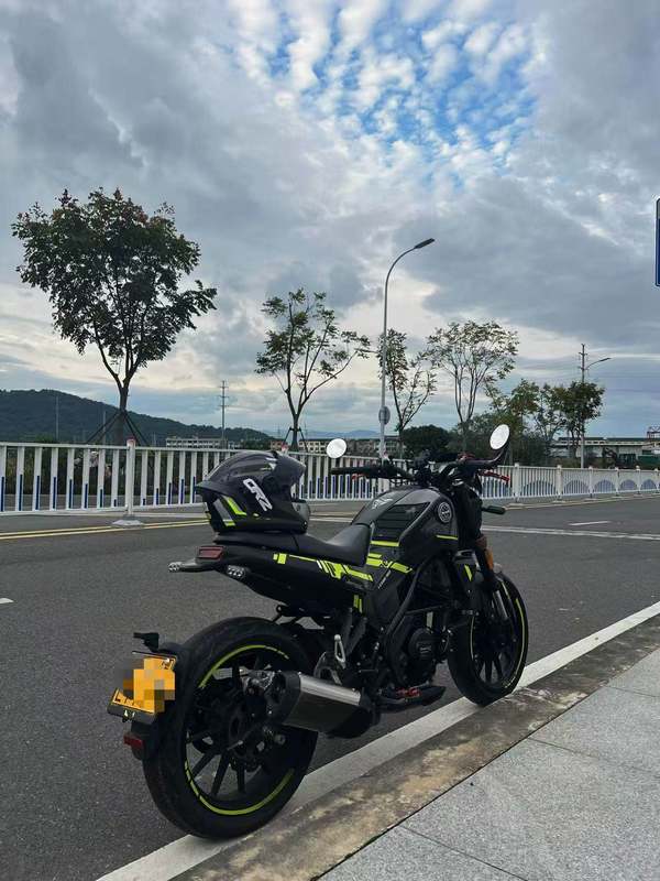 二手贝纳利幼狮 Leoncino 250