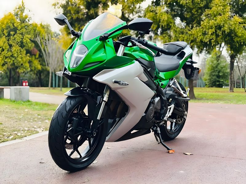 二手贝纳利龙卷风 Tornado 252R