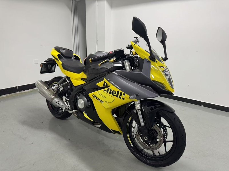 二手贝纳利龙卷风 Tornado 302R