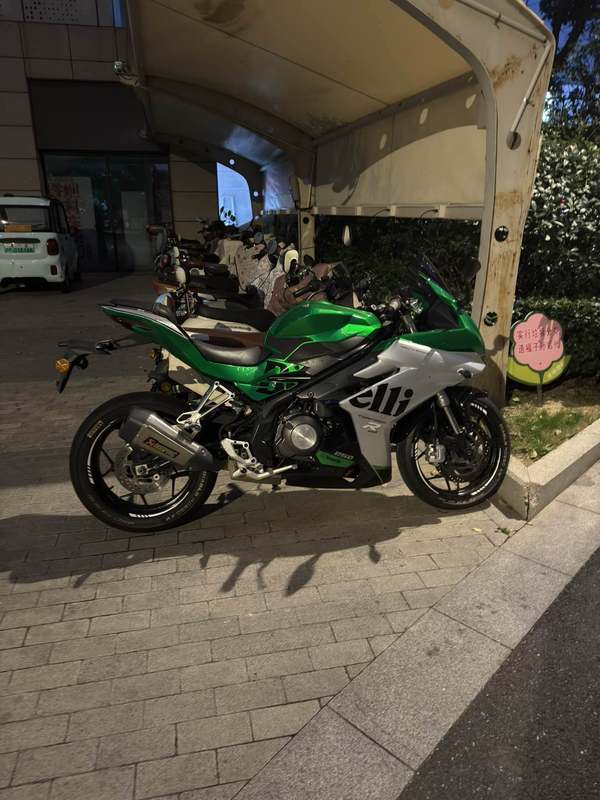 二手贝纳利龙卷风 Tornado 252R